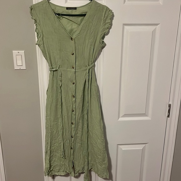 Suzy shier flutter sleeve midi button up dress - Picture 2 of 3